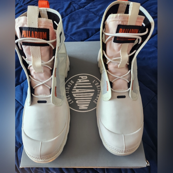 Stylish Palladium boot shoes- new- size 9 - Picture 2 of 8